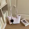 Bolso tote nuevo estilo coreano con estampado de leopardo para principios de otoño de 2026, bolso de hombro de gran capacidad para el trabajo y los desplazamientos, bolso de mano simple y único