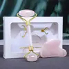 Rodillo de jade en stock, rodillo de masaje facial de cristal rosa de doble cabeza, juego de tabla raspadora en forma de corazón de jade para salón de belleza