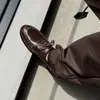 Zapatos de Cuero Negro Estilo Neutro Atractivo Otoño 2026 Nuevos Zapatos de Cuero para Uniforme con Remaches Estilo Academia Correa Cruzada Cuero Genuino