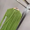 Vestido de Primavera/Verano 2026 Cuello Redondo Manga Larga Verde Fruta Corte Entallado Plisado Elegante Largo hasta el Suelo Estilo Europeo y Americano Transfronterizo