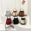 Bolso tipo cubo transfronterizo modelo nuevo 2024, bolso de mano de moda de alta gama con cordón, bolso de hombro y cruzado texturizado de colorblocking vintage