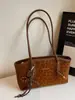Bolsa de Luxo de Alto Padrão Estilo Estampa de Leopardo para Mulheres 2025 Moderna de Ombro Único Tote de Alta Qualidade para o Dia a Dia Grande Capacidade Feminina de Alto Padrão