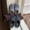 Novas Chinelos Birkenstock 2025 com Bico Redondo, Planos, Sola Grossa, Quentes, de Pelúcia Grossa, para Mulheres com Forro de Lã
