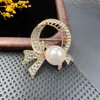 Broche Retro de Moda Sentido Avanzado Incrustado de Diamantes Corsage de Cristal Anti-deslizante Pin Hebilla Fija Accesorios para Ropa Hebilla de Aleación