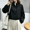 Chaqueta Corta con Cuello Alto para Mujer, Estilo Coreano Otoño 2026, Corte Holgado para Mujeres Petites, Chaqueta Casual con Cremallera Bordada a Prueba de Viento