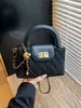 Bolso cubeta de moda estilo retro para mujer, nueva colección 2025, bolso de cadena versátil con patrón de diamantes, bolso tote pequeño retro de color bloqueado con acabado mate