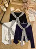 Camiseta de Manga Larga a Rayas con Cordones Estilo Universitario para Mujer, Falso Dos Piezas, Cuello Marinero, Corte Ajustado, con Almohadillas en el Pecho, Prenda Base, Top Versátil
