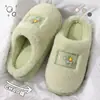 Nuevos estilos de invierno de pantuflas para el hogar para mujeres y hombres, disponibles en juegos para parejas, con suelas antideslizantes, calidez y suelas gruesas, ofrecidos a precios especiales para venta al por mayor.