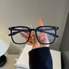 Gafas de Estilo Nuevo Color Negro Arena con Montura Grande y Patillas con Veta de Madera, Adecuadas para Miopía, Diseño Artístico para Hombres y Mujeres, Sensación de Alta Gama, Efecto Adelgazante