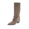 Botas nuevas de tacón alto con tacón grueso, botas de motociclista de otoño, botas largas 2026, adelgazantes, estilo europeo y americano, punta afilada con adornos de remaches