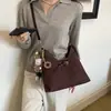 Bolsa Retro de Camurça Feminina 2026 Nova Bolsa Tote de Grande Capacidade Bolsa de Ombro Único Tipo Balde Bolsa Tote Versátil para o Dia a Dia