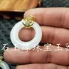 Colgante de hebilla de jade blanco Hetian de Xinjiang al por mayor, colgante de hebilla gruesa de jade de grasa de oveja, colgante para llave de coche