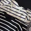 Nueva camiseta de moda coreana para mujer, otoño de 2026, cuello redondo, rayas, manga larga, corte holgado, adelgazante, top versátil con colores contrastantes