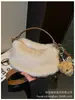 Outono e Inverno Mais Vendido Bolsa Peluda Fofa Feminina 2026 Nova Moda Versátil Bolsa Transversal Bolsa Peluda Pequena Bolsa de Mão Tote