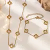 Conjunto de Collar y Pulsera de Acero Inoxidable Hueco de Cuatro Hojas de Nuevo Estilo Transfronterizo para Mujer, Conjunto de Cuatro Hojas de Moda y Versátil al por Mayor