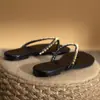 Sandalias Negras Retro de Nicho Zapatos Planos Franceses para Mujer 2025 Nuevo Estilo Chanclas de Dedo con Tira y Pedrería para Uso Exterior