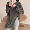 Foto real de uma camiseta listrada de manga comprida com gola, nova blusa casual solta de comprimento médio para primavera e outono 18653
