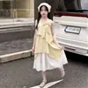 Vestido Infantil Verão 2026 Novo Estiloso Estilo Francês Saia Roupas de Verão para Crianças de Meia-Idade e Mais Velhas Vestido Falso de Duas Peças com Colete