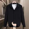Camisa versátil de nicho sin planchado con tejido de burbujas en los hombros, camisa casual elegante de manga larga para hombre, color liso, para primavera y otoño