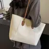 Bolso Tote para Mujer 2024 Nuevo de Gran Capacidad para Viajar Otoño e Invierno Bolso de Hombro Versátil Bolso de Clase Simple