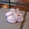 Sapatos Infantis Meninas 2026 Outono Novo Estilo Moda Kids Tênis Esportivo Menina Princesa Solado Macio Corrida Sapato Pai Crianças Maiores