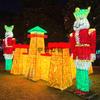 Paisagem Externa de Feriado Formato de Caixa de Presente do Papai Noel Ponto Turístico de Parque Cruzamento de Rua de Ferro Forjado Bola Redonda Iluminação de Natal