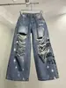 Calça Jeans Banana Ripped Estilosa com Estampa de Letras para Mulheres e Homens, Verão, Caimento Solto para Casais, Modelagem que Emagrece, Jeans Versátil de Perna Reta