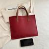 Bolso de mano portátil de gran capacidad y sencillo para mujer, novedad de verano 2024, bolso de hombro de gran capacidad y popular a la moda.