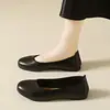 Couro macio, sola macia, boca rasa, mocassins de sola reta para mulheres, novos sapatos casuais versáteis estilo coreano para outono de 2006