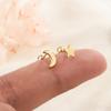 Aretes asimétricos de estrella y luna con tornillo y poste giratorio para Mujer Nuevos 2023 aretes populares no es necesario quitárselos al dormir