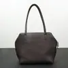 Bolsa de Ombro Minimalista Relaxada e Casual, Bolsa de Couro Bovino de Primeira Camada Importada de Luxo de Nicho, Bolsa de Mão de Couro Genuíno