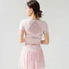 Roupa de Yoga para Mulheres, Top de Manga Curta com Costas Cruzadas em Tela, Saia Plissada Anti-Exposição, Conjunto de Roupa Esportiva de Secagem Rápida com Bojos