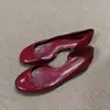 En Stock Entrega Inmediata Zapatos Planos Rojos Estilo Francés para Mujer Modelo Nuevo Verano 2026 con Cortes Laterales, Suela Suave, Zapatos Planos Cómodos de Boca Baja