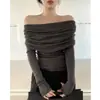 Top de punto para mujer, de estilo francés, suave, color liso, de un solo hombro, de la nueva colección de otoño, que irradia un encanto puro y elegante con su diseño de hombros descubiertos y tejido de punto