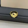 Anillo Europeo y Americano Transfronterizo Versión de Gama Alta Baojia Serpiente Espíritu Incrustado de Diamantes, Finamente Elaborado con un Sentido de Sofisticación, Lujo Ligero, Réplica Exacta con Etiqueta, Venta al por Mayor
