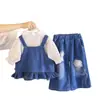 Otoño 2026 Nuevo Conjunto de Comercio Exterior Estilo Coreano para Niñas de 0 a 6 Años Chaleco de Mezclilla Versátil Conjunto de Tres Piezas con Bolso Cruzado Venta al por Mayor