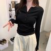 Camisa Base Blanca de Manga Larga Tejida para Mujer Estilo Coreano Chica Sexy Cuello Redondo Semiabierto Hombro con Botones Corte Puro Ajustado Interior