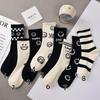 Medias negras para niños, primavera y verano, de media caña, con explosiones rojas, de alta calidad, estilo universitario, calcetines blancos con caritas sonrientes.