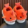 Pantuflas de algodón para niños para otoño e invierno, impermeables, para interior, antideslizantes, con lindo diseño de tiburón para niños, pantuflas de algodón para bebé y niño pequeño