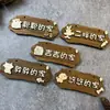 Colgante de Madera Maciza Personalizado Suministros para Perros y Gatos Casa para Perros Mascota Adorno Colgante Cartel de Madera Decoración para Perrera Amante de los Perros Cartel para Puerta