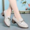 Mocasines para mujer 2024 primavera nuevos zapatos de cuero estilo británico cómodos zapatos de una sola capa para mujer cuero suave suela suave zapatos para mamá de mediana edad