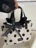 Yuezibo Bolso de Hombro Tipo Cubo de Moda de Puntos de Alto Valor 2026 Verano Nuevo con Lazo de Encaje Elegante Bolso para Mujer