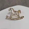 Broche de Caballo del Zodiaco Nuevo Más Vendido para Hombres y Mujeres, Corsage de Diseño Creativo, Pin de Pony Exquisito y Versátil al por Mayor