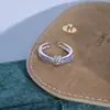 Nuevo Anillo de Apertura Flor Mariposa Esmalte Morado Todo Fósforo Apilable Nicho Lujo Ligero Gama Alta Anillo de Dedo para Mujeres