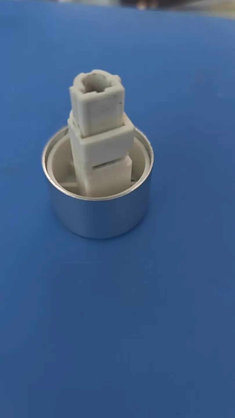 7623