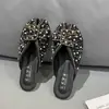 Nuevas Medias Zapatillas Planas de Verano 2026 Versátiles con Pedrería, Punta Cerrada, para Mujer, con Diseño Hueco, Sandalias de Moda Slip-On Perezosas
