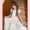 Falda tipo tulipán de lunares blancos estilo coreano con cintura elástica, versátil y estiliza, adecuada para figuras petite, falda de longitud media