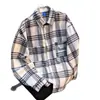 Camisa a cuadros minimalista estilo japonés, nueva colección primavera/otoño para hombre, camisa de manga larga bordada, corte holgado, prenda exterior casual de moda para parejas