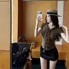 5250 # Estilo novo de verão pura sedução gola V poá lenço de seda T-shirt de manga curta emendada para mulheres, corte justo com bojo fixo no peito