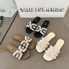 Pantuflas de perlas estilo francés para mujer, ropa de verano 2025, nuevas pantuflas de playa planas de moda estilo Fairy Chanel